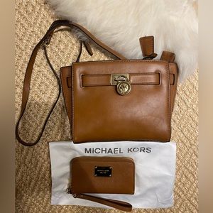 MICHAEL KORS LEATHER CROSSBODY w FREE WALLET
